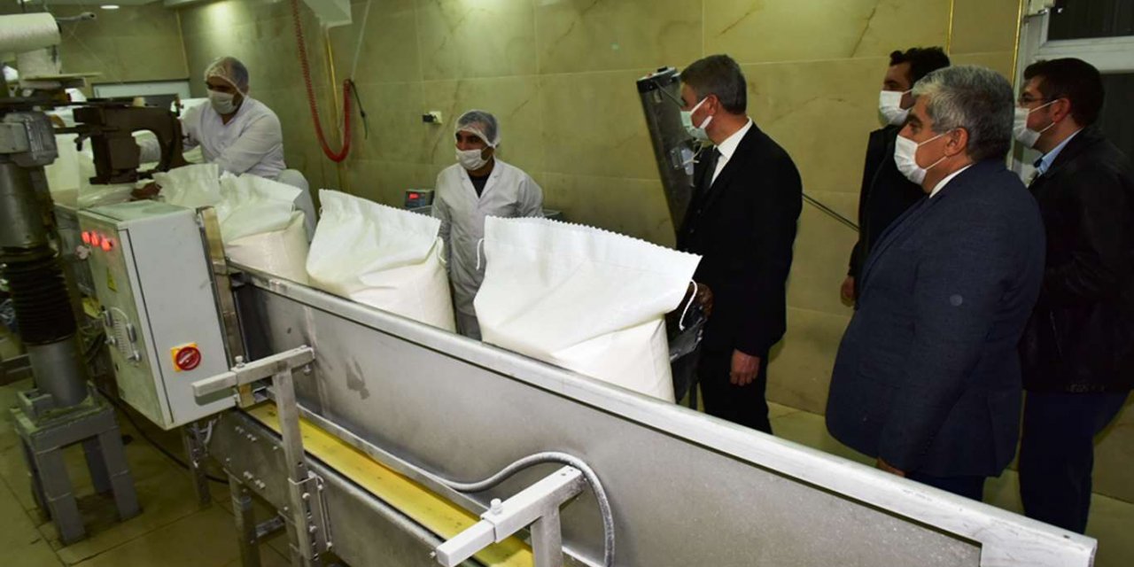 Malatya Valisi Baruş şeker fabrikasında incelemelerde bulundu