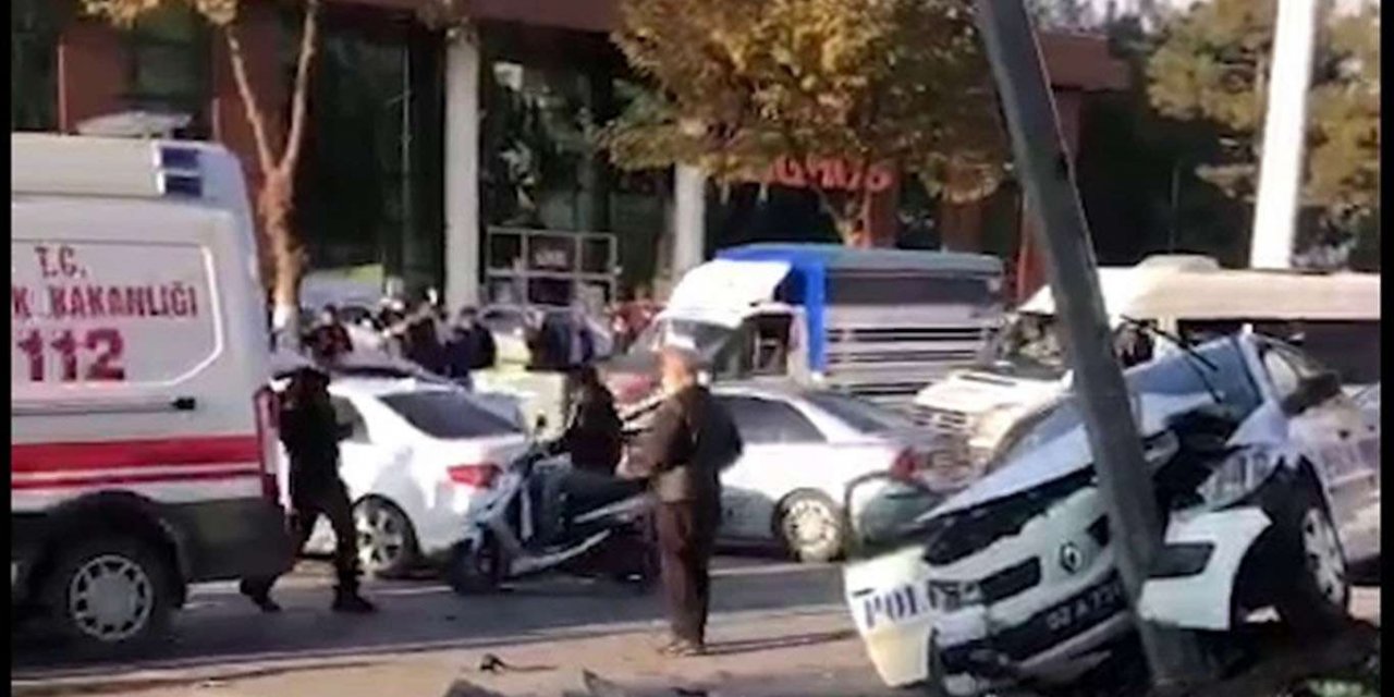 Adıyaman'da polis aracıyla sivil araç çarpıştı: 2 yaralı