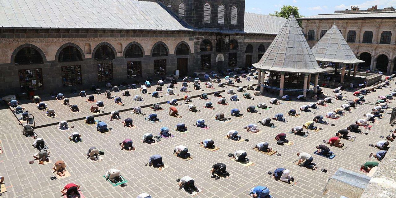 Cuma hutbesinde hayat ve şifa kaynağı suyun önemi anlatıldı