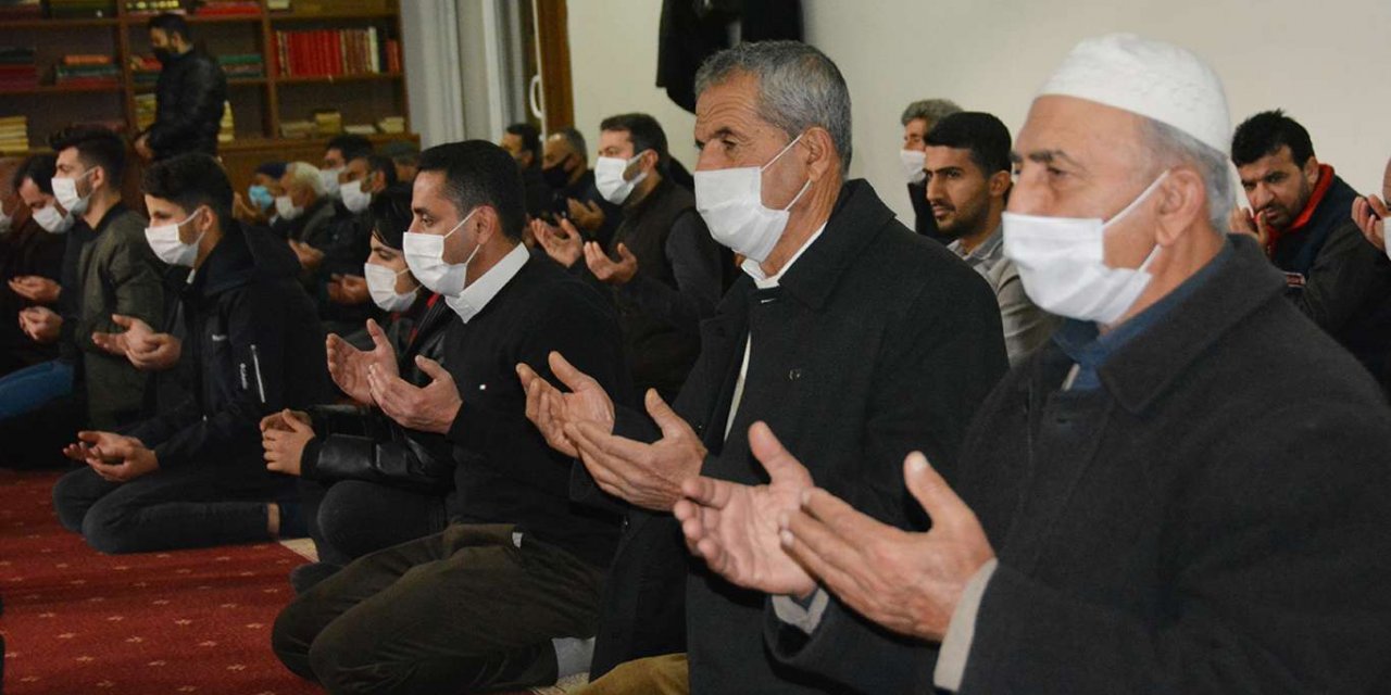 Yağmur için eller semaya yükseldi