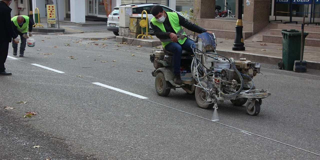 Adıyaman'da kısıtlama günlerinde yol çizgileri çizildi