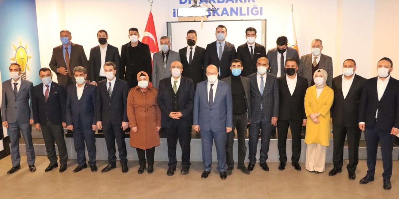 Diyarbakır'da AK Parti yeni ilçe başkanları tanıtıldı