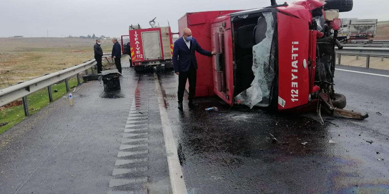 Viranşehir'de bakıma giden itfaiye aracı kaza yaptı