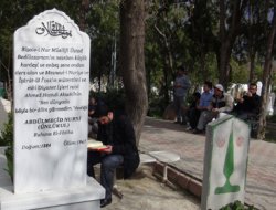 Üstad'ın kardeşinin kabrine ziyaretçi akını