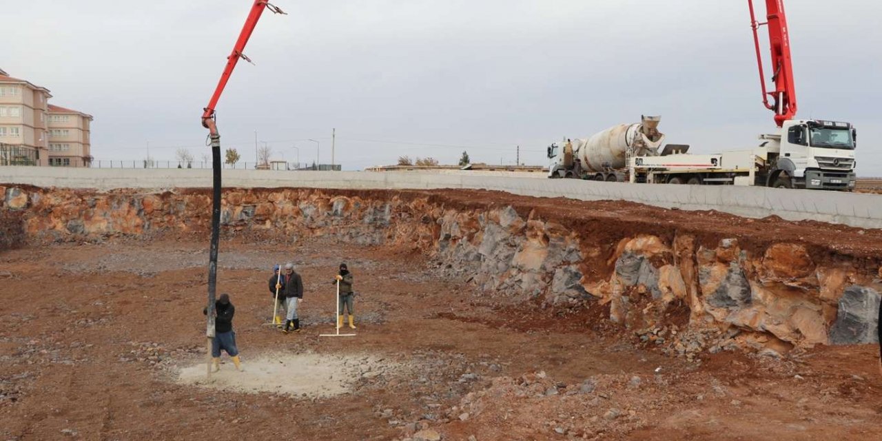 Viranşehir'de 3 milyon 500 bin TL'lik yüzme havuzunun temeli atıldı