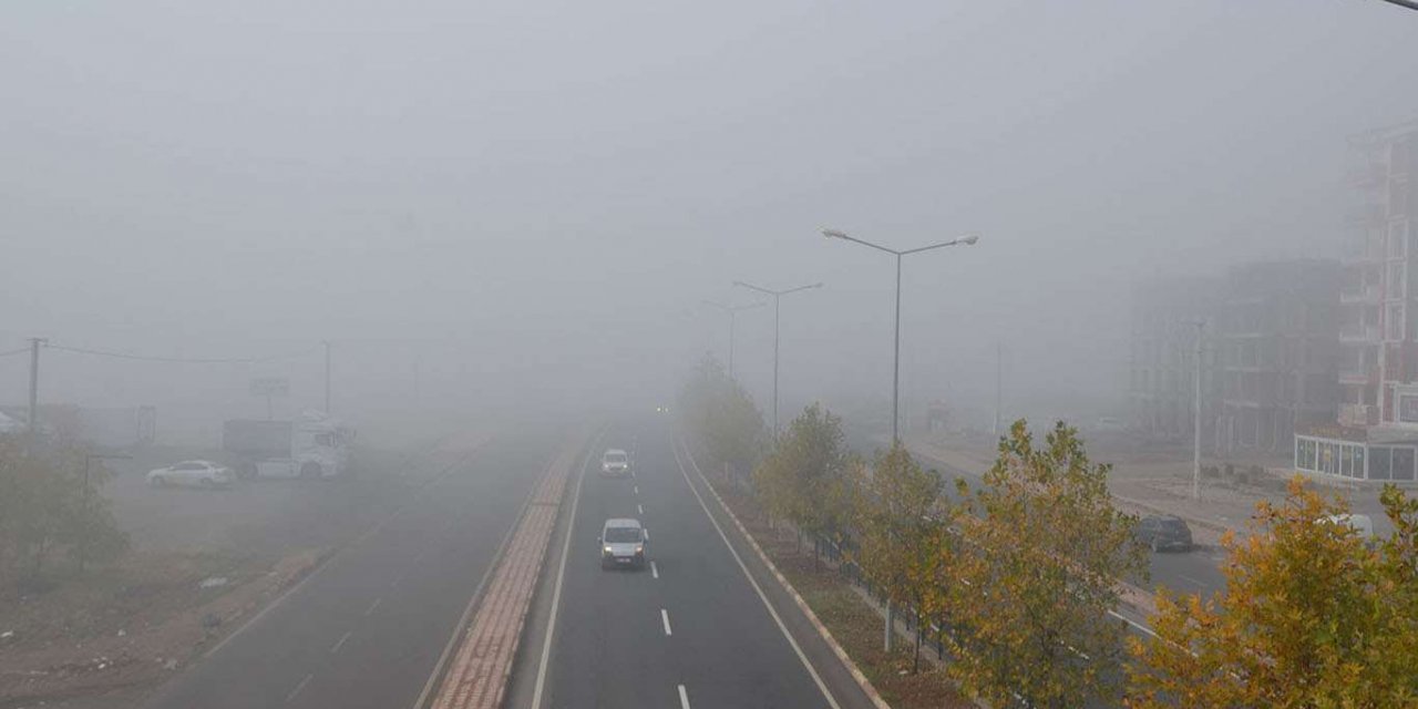 Yoğun sis nedeniyle Diyarbakır'da uçak seferleri iptal edildi