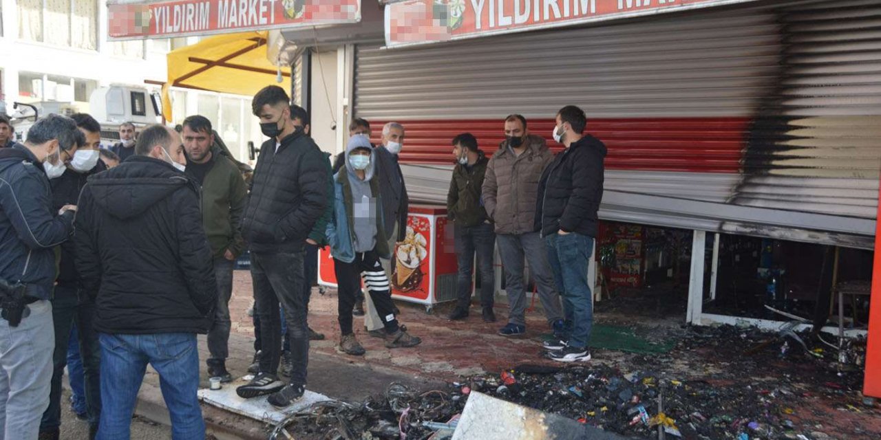 ​Siirt’te Kooperatif Mahallesi'nde hırsız girdiği marketi önce soydu sonra ateşe verdi