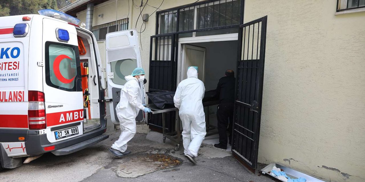 Sani Konukoğlu Hastanesindeki yangınında ölenlerin cenazeleri Adli Tıp Kurumuna kaldırıldı