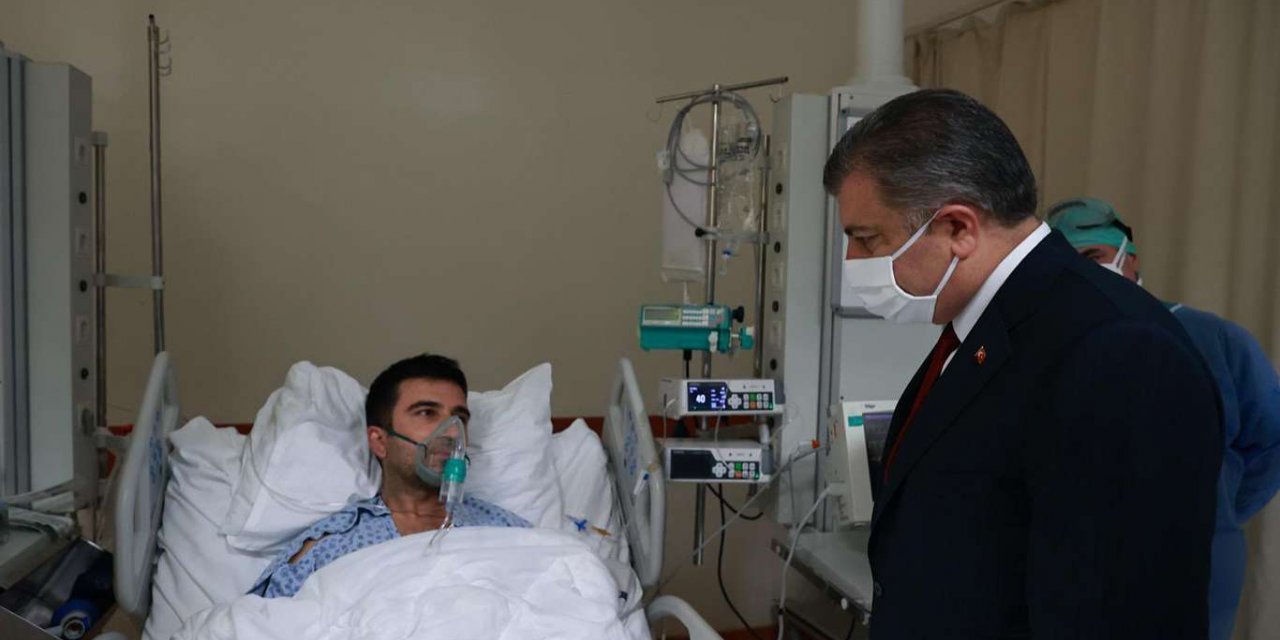 Bakanlar Koca ve Gül yangından kurtulan hastaları ziyaret etti