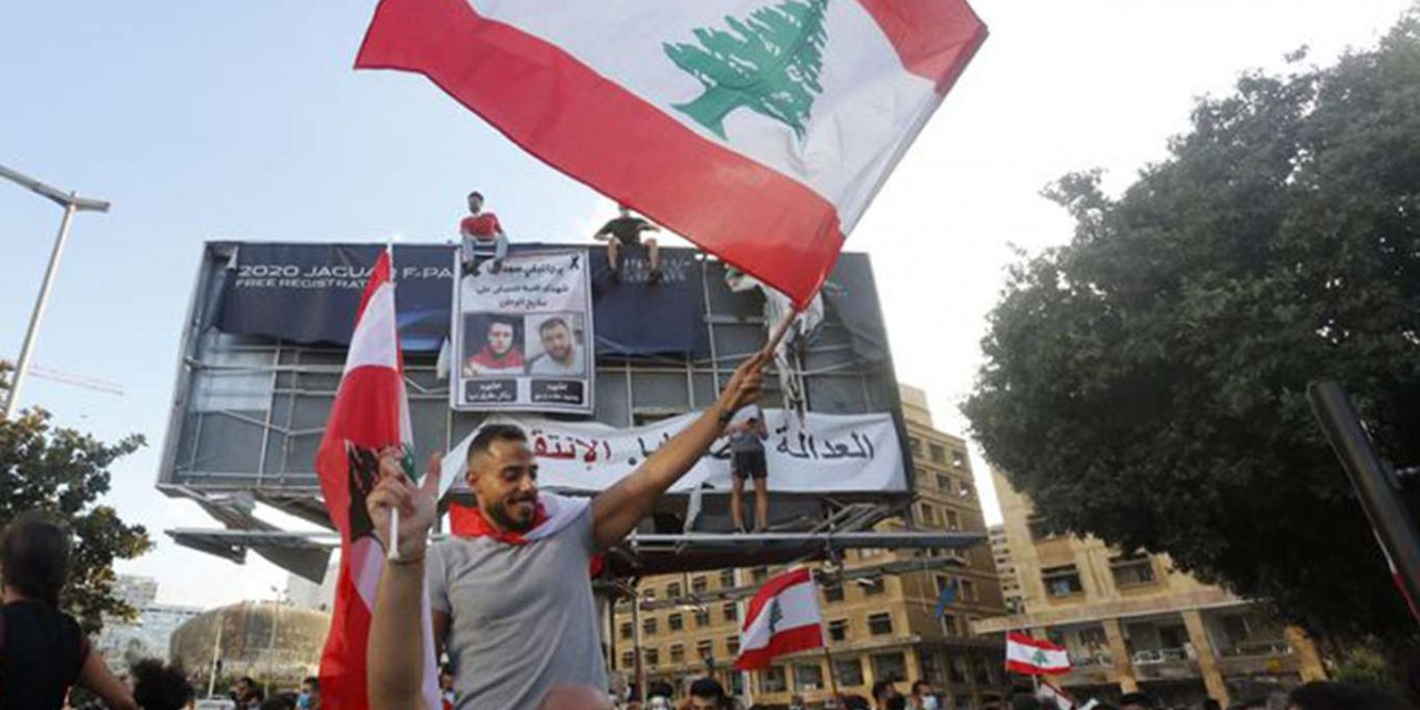 Lübnan’da öğrenim ücretlerini protesto eden üniversite öğrencileri polisle çatıştı