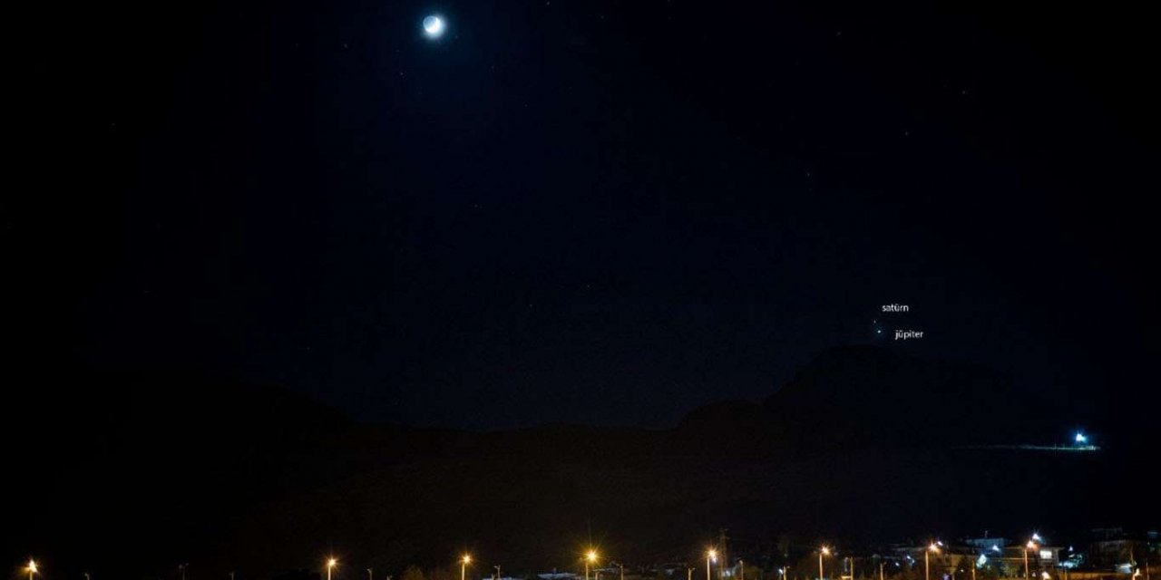 Jupiter ve Satürn gezegenleri 400 yıl aranın ardından görüldü