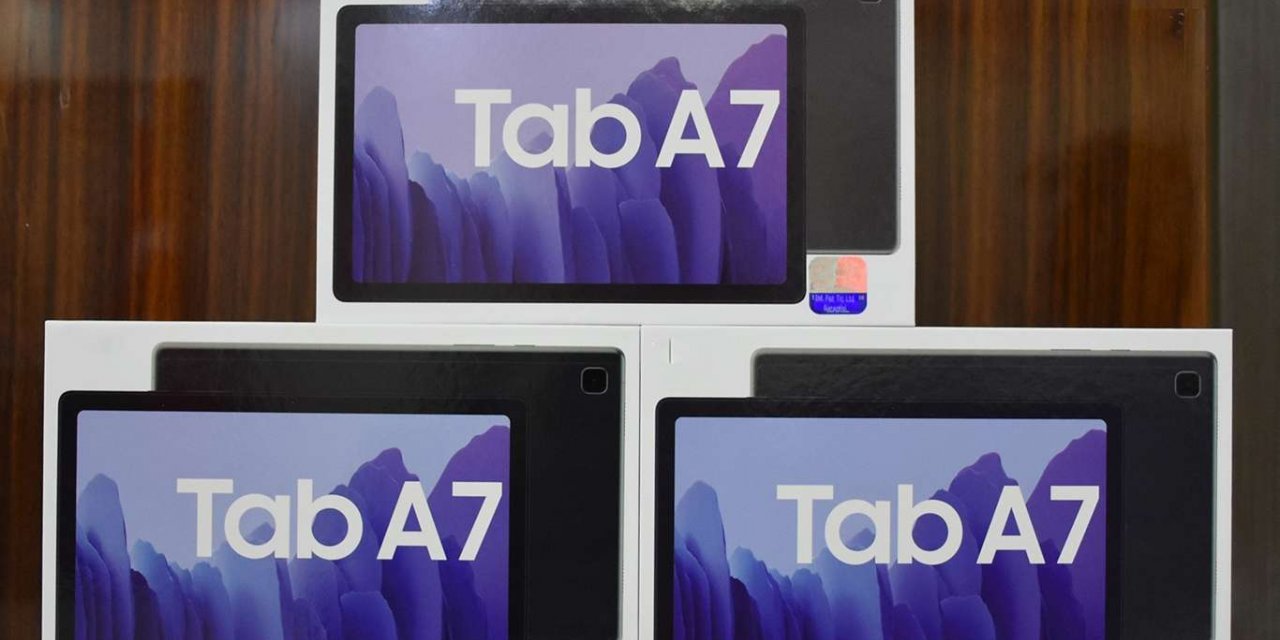Batman’a gönderilen 2 bin 600 tablet öğrencilere teslim ediliyor