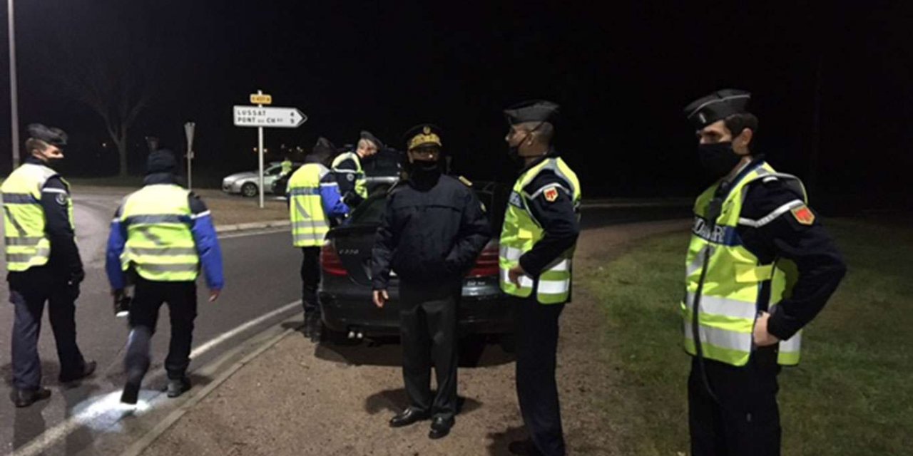 3 police officers shot dead in France