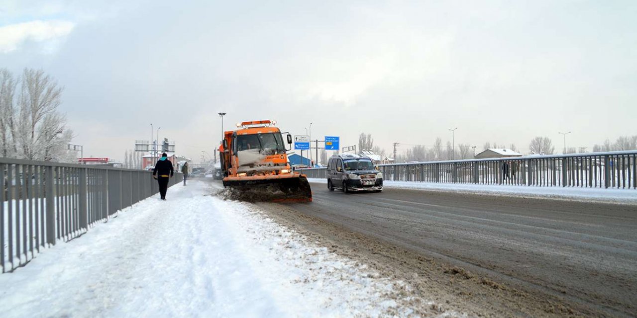Doğu'da 522 köy yolu ulaşıma kapandı
