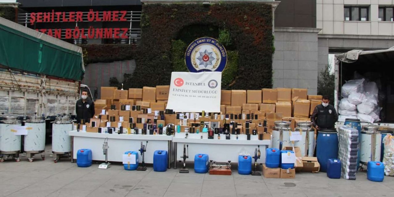 İstanbul'da 15 kamyon kaçak parfüm ele geçirildi