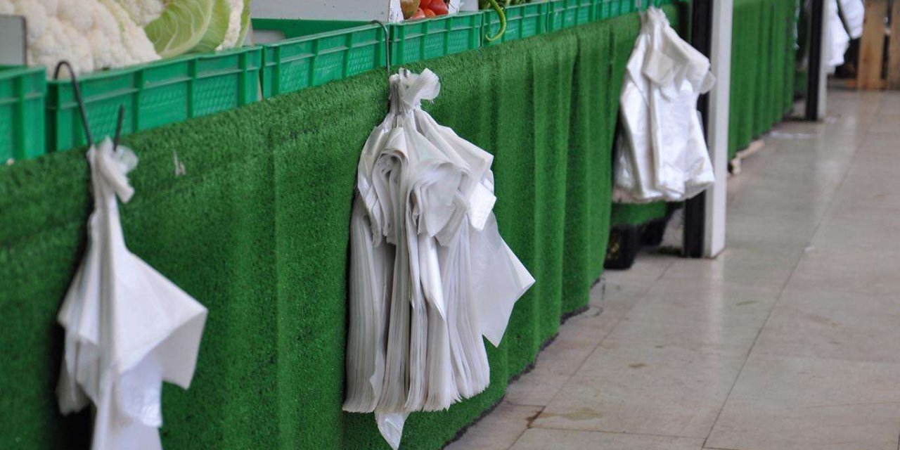 Plastik poşetleri ücretsiz verenlere para cezası uygulanacak