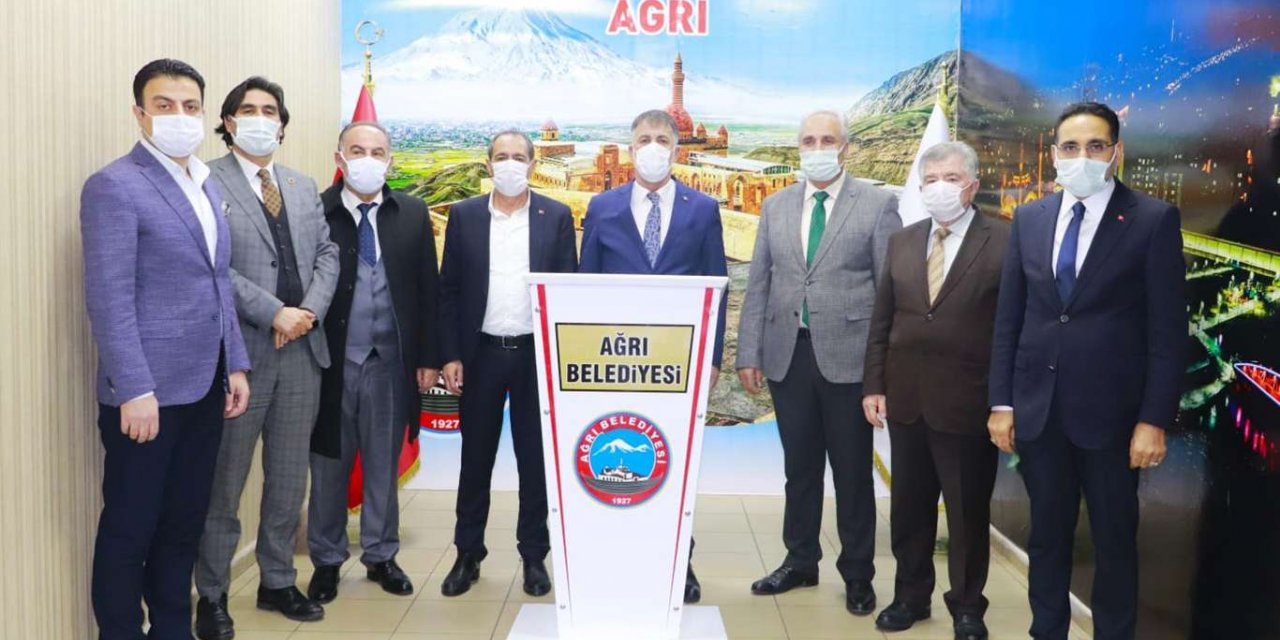 Ağrı Belediye Başkanı Savcı Sayan'a belediye başkanlarından destek
