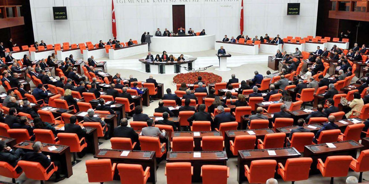 Kitle imha silahları ve derneklere ilişkin kanun teklifine tepkiler sürüyor