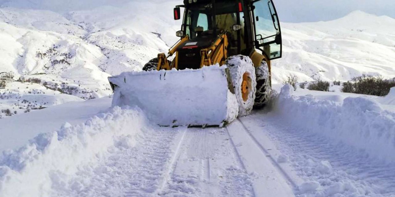 Van Büyükşehir Belediyesi karla mücadele çalışmalarını sürdürüyor