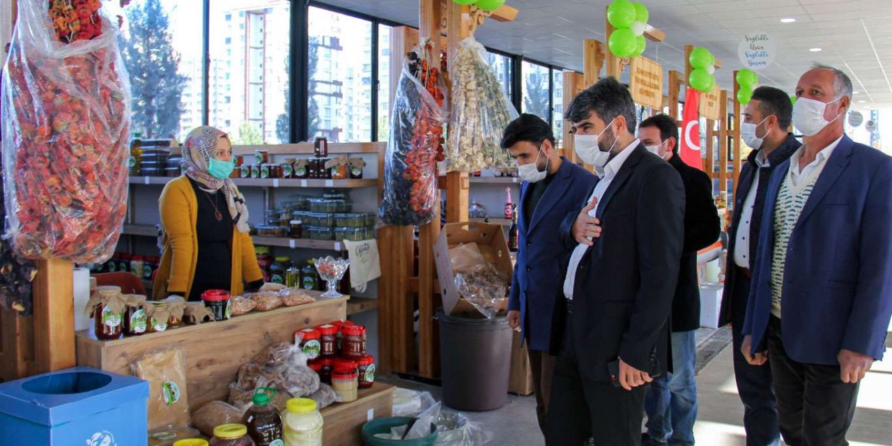 HÜDA PAR Diyarbakır İl Başkanı Dinç'ten "Doğal ve Organik Ürünler Pazarı"na ziyaret