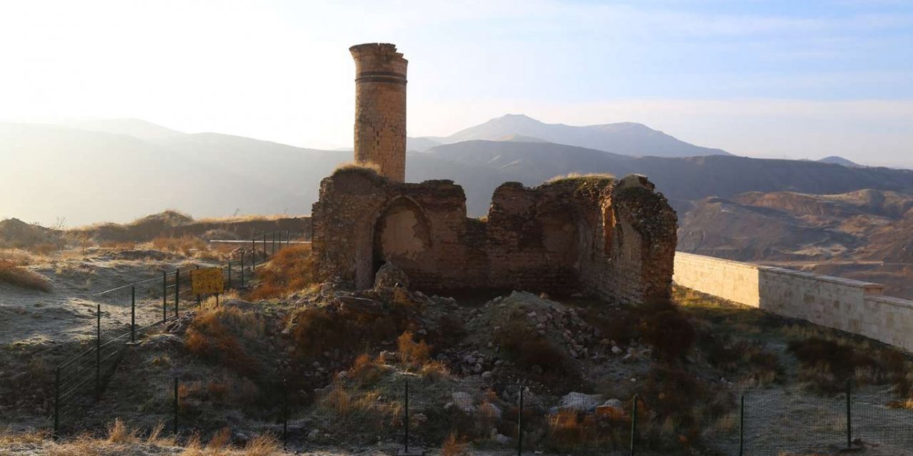 Tarihi eserler panel çitlerle koruma altına alındı