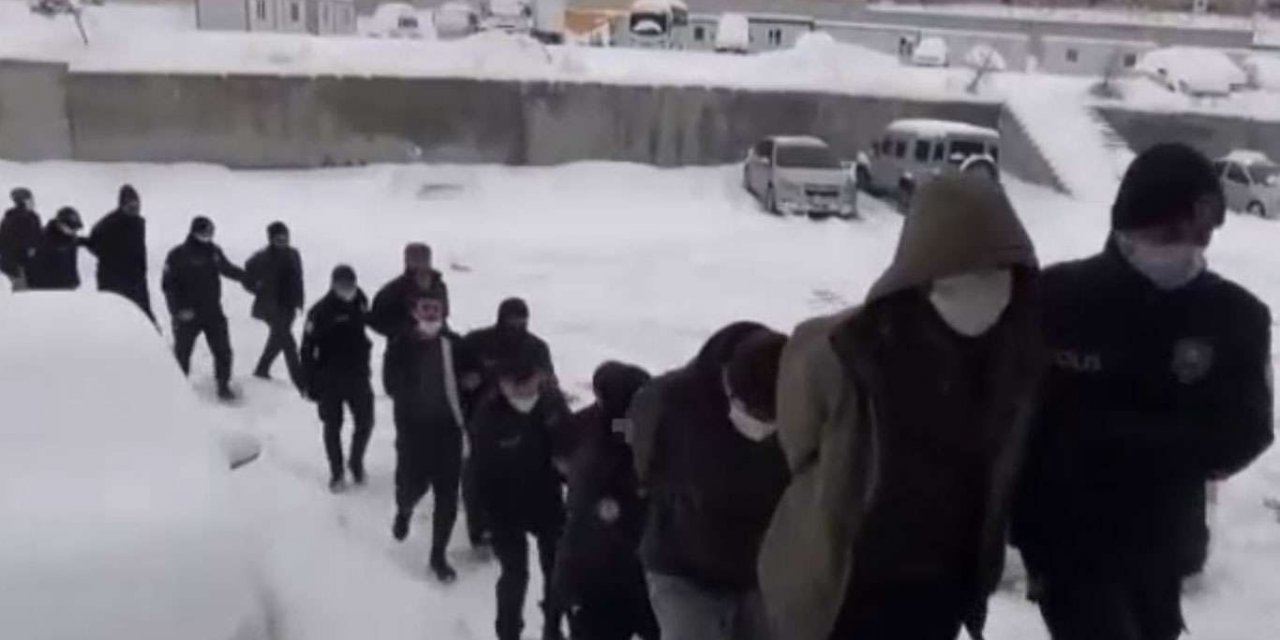 Van'da DAİŞ ile iltisaklı olduğu belirtilen 31 şüpheli gözaltına alındı