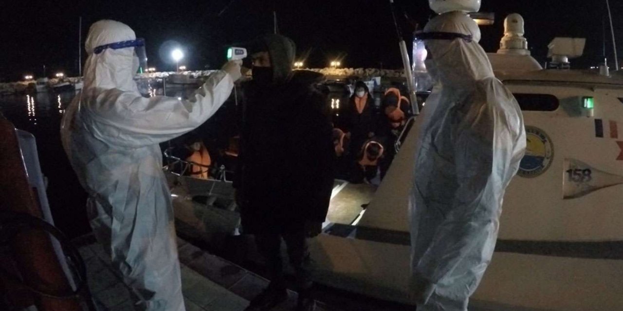 Çanakkale açıklarında 21 düzensiz göçmen kurtarıldı