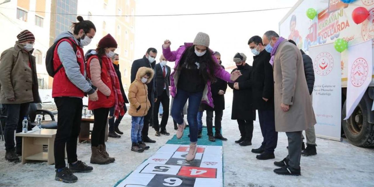 "Hediye Karavanı" Ağrı'da