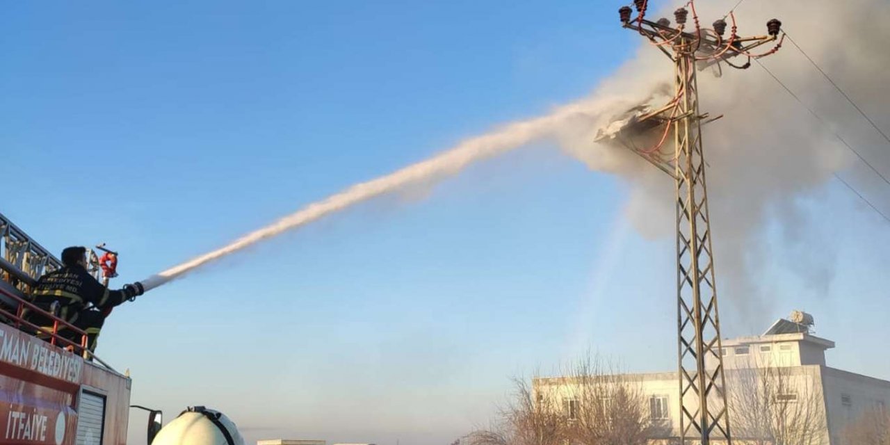 Batman’da 2 trafo, bir elektrik panosu yandı