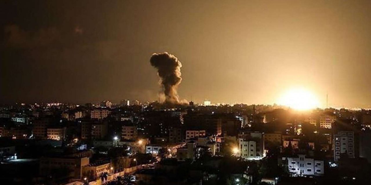 Two Palestinians hurt, buildings damaged in zionists' airstrikes on Gaza