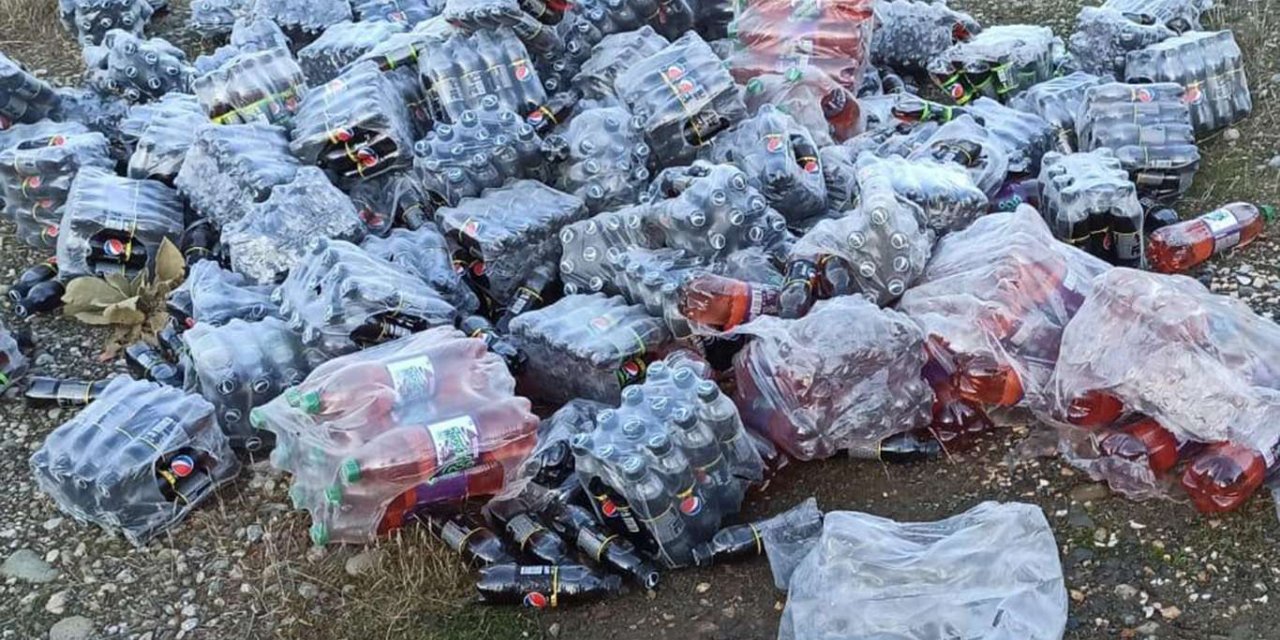 Tarihi geçmiş kolilerce meşrubat yol kenarına bırakıldı