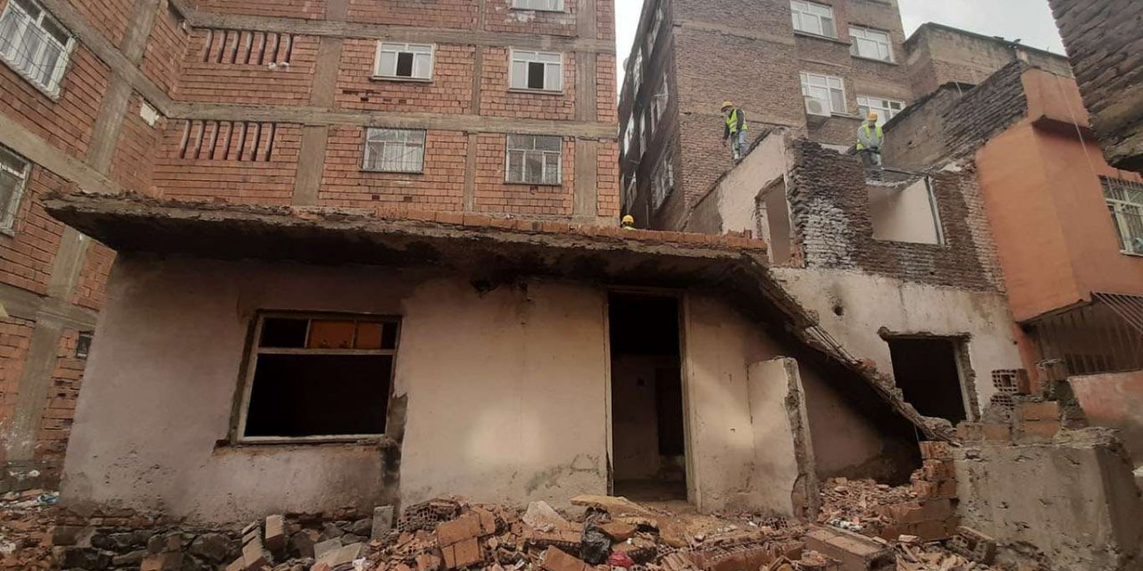 Deprem sonrası Bağlar’da yapılarda inceleme çalışması başlatıldı