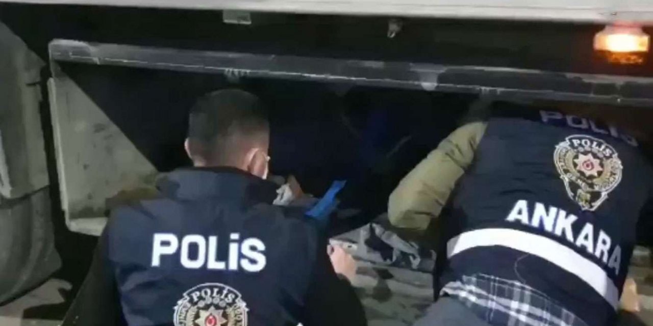 Ankara'da, satışı yasak olan yüklü miktarda elektronik sigara tütünü ele geçirildi