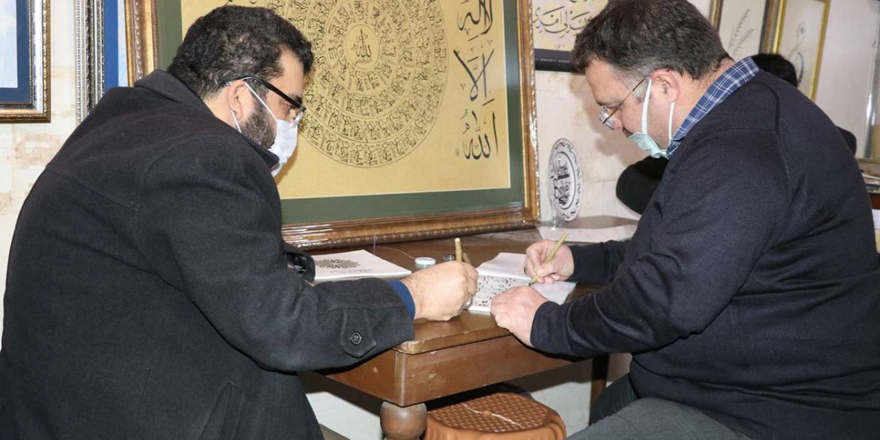 Pandemi nedeniyle işleri düşen esnafın Hüsn-i hat sanatına rağbeti arttı