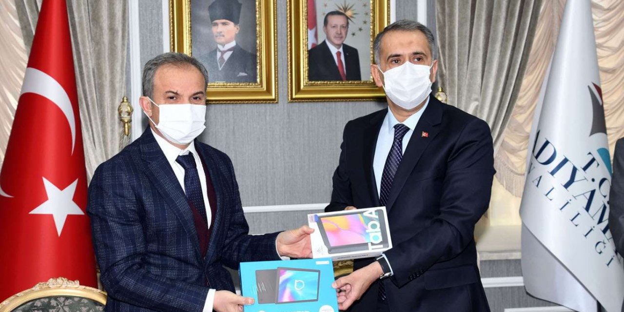 Uzaktan eğitime tablet desteği