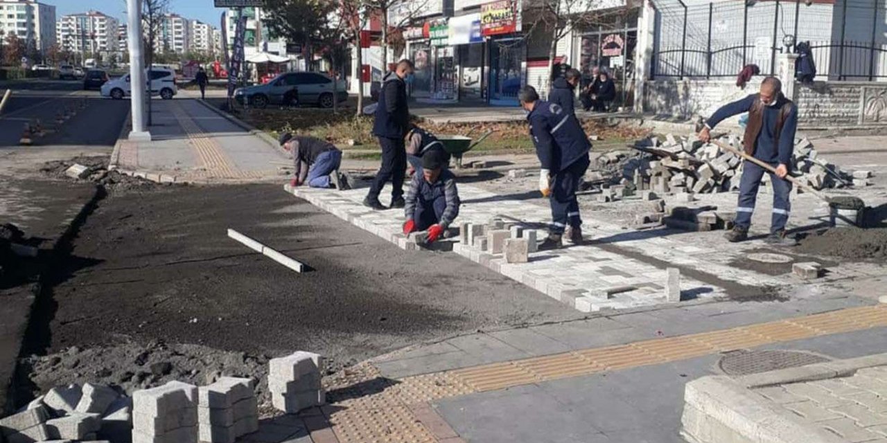 Diyarbakır Bağlar'da parke taşı döşeme çalışmaları devam ediyor
