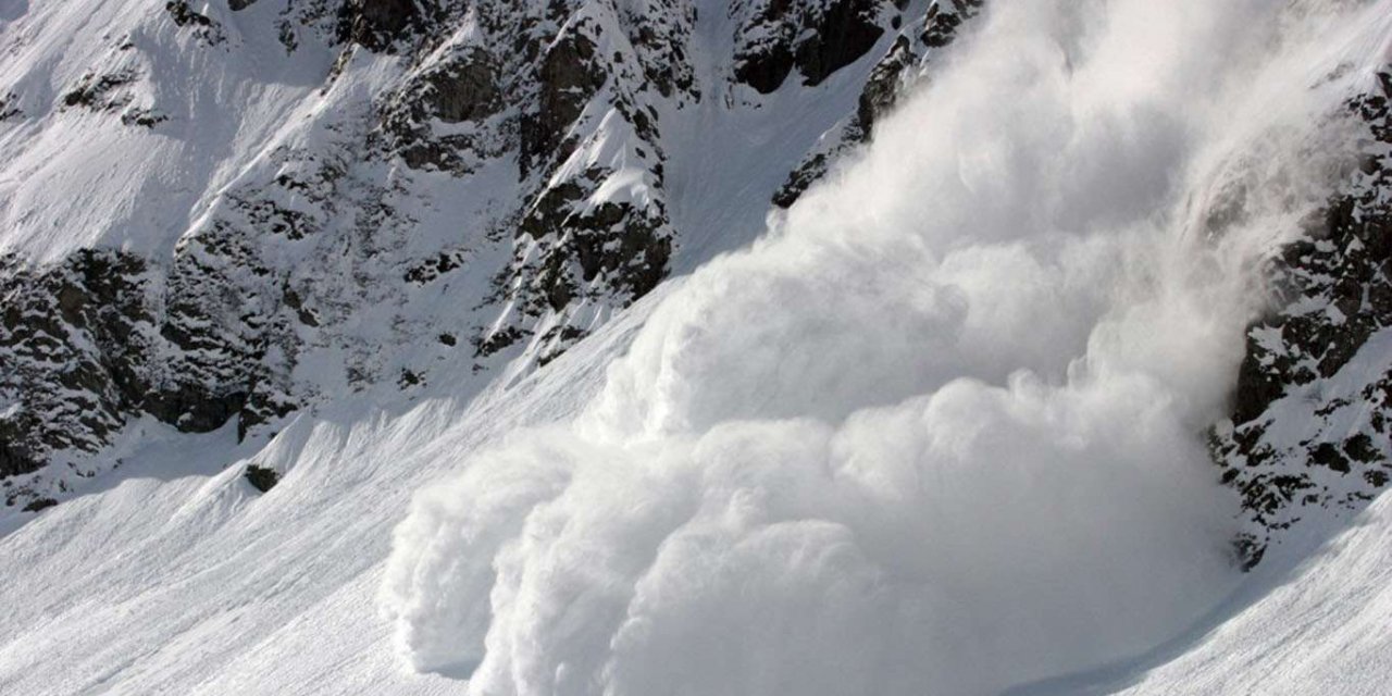 Afganistan'da çığ düşmesi sonucu 4 kişi hayatını kaybetti