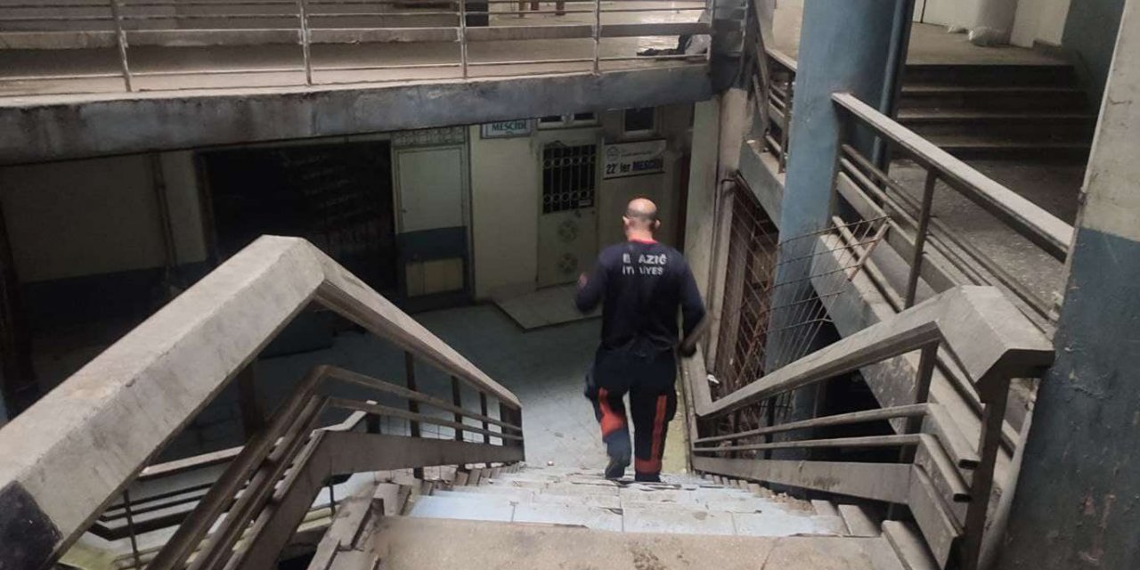 Elazığ merkezde bulunan iş hanında yangın çıktı