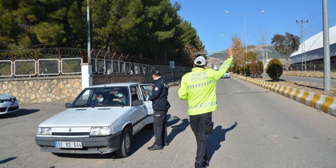 Adıyaman'da Huzur Uygulaması kapsamında binlerce şahıs kontrol edildi