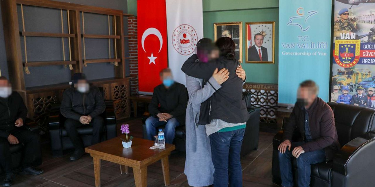 Teslim olan PKK mensubu kadın ailesiyle buluşturuldu