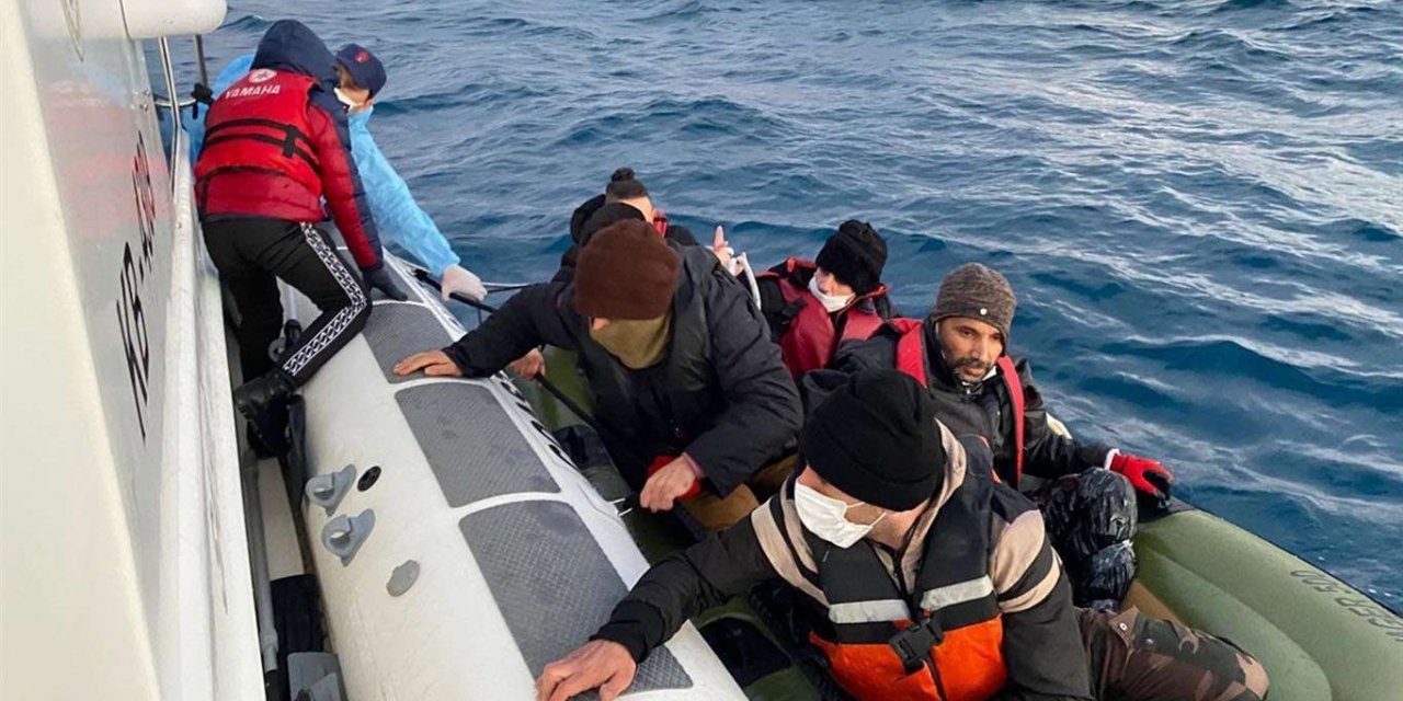 Turkish Coast Guard: 6 irregular migrants rescued off northwestern Turkey