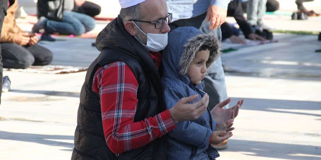 Mardin'de yılın ilk Cuma namazını kılan cami cemaati duygularını paylaştı
