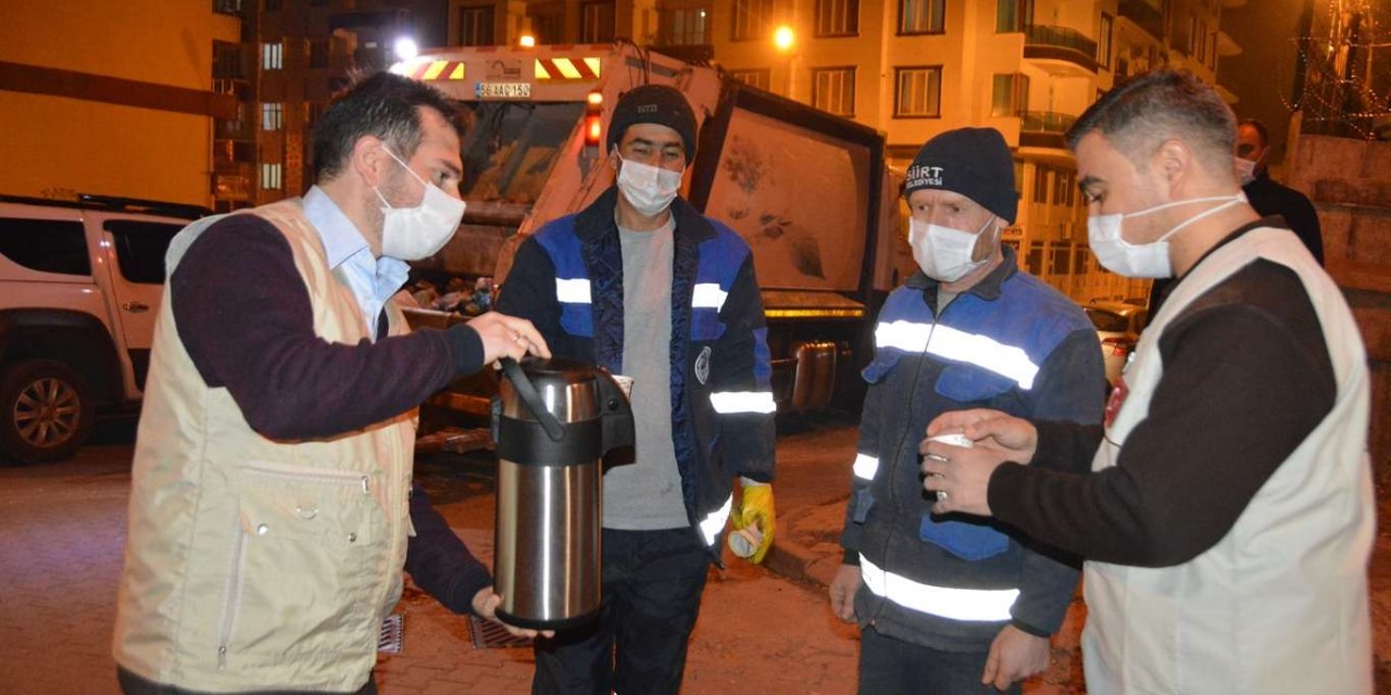 ​Soğuk kış günlerinde çalışan temizlik işçileri unutulmadı