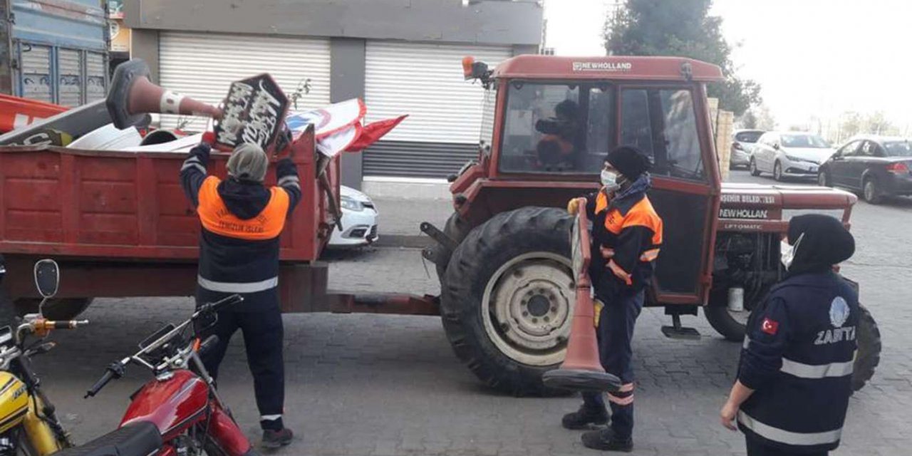 Viranşehir’de kaldırımları işgal eden tabelalar kaldırıldı