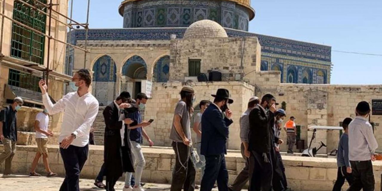 Filistinliler Mescid-i Aksa’dan uzaklaştırılırken siyonistler baskın düzenliyor