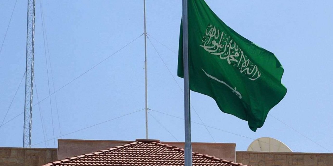 Suudi Arabistan Covid-19 nedeniyle kapattığı sınır kapılarını açtı