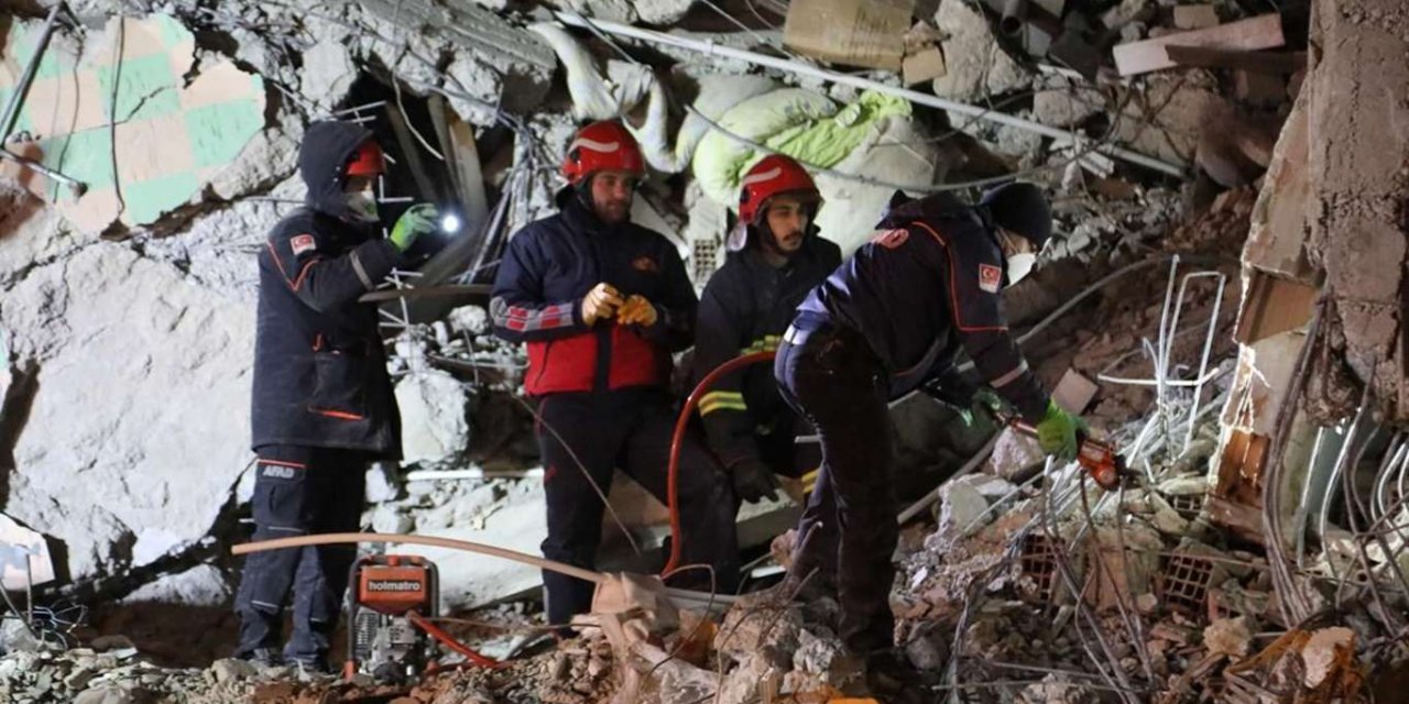 Art arda gelen depremler Elazığlıları tedirgin ediyor