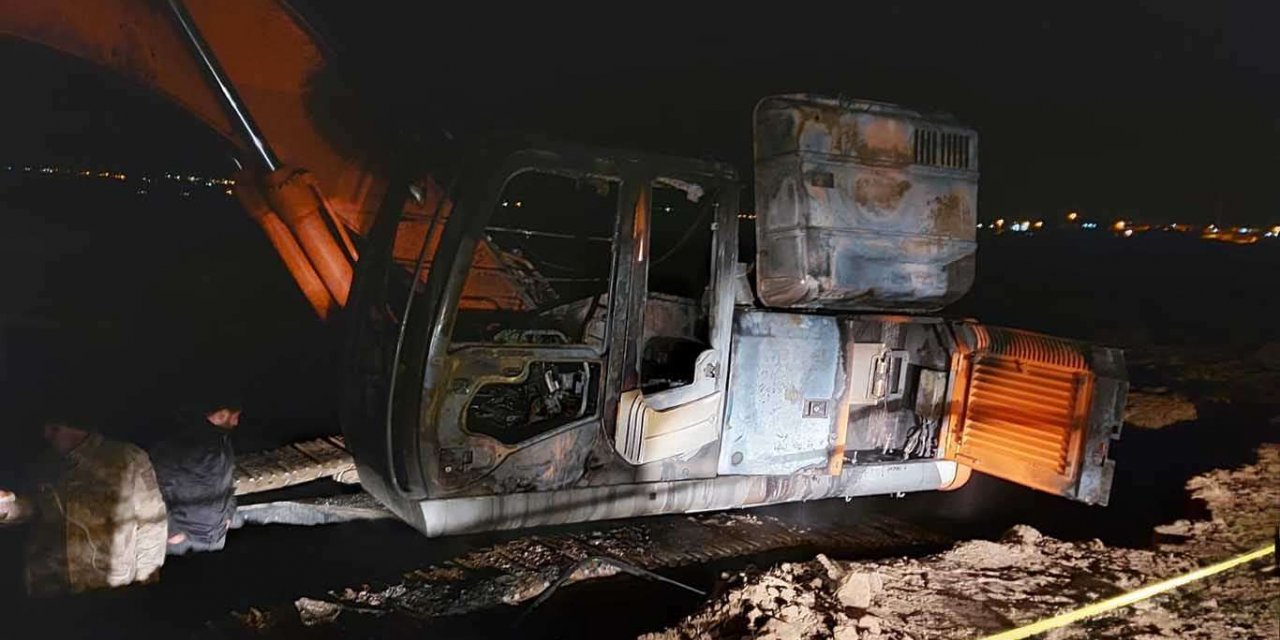 Diyarbakır'da belediye iş makinası yakıldı