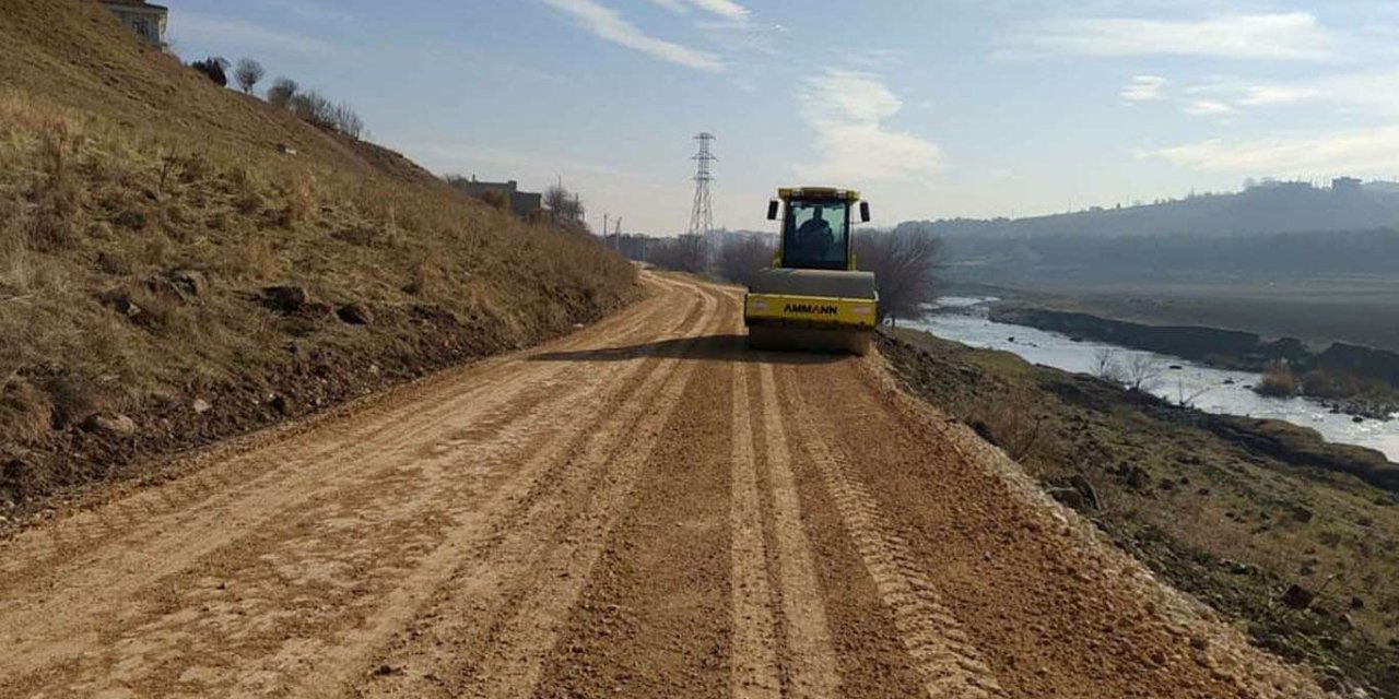 Bağlar Belediyesinin mahallelerde yol ve kaldırım çalışmaları devam ediyor