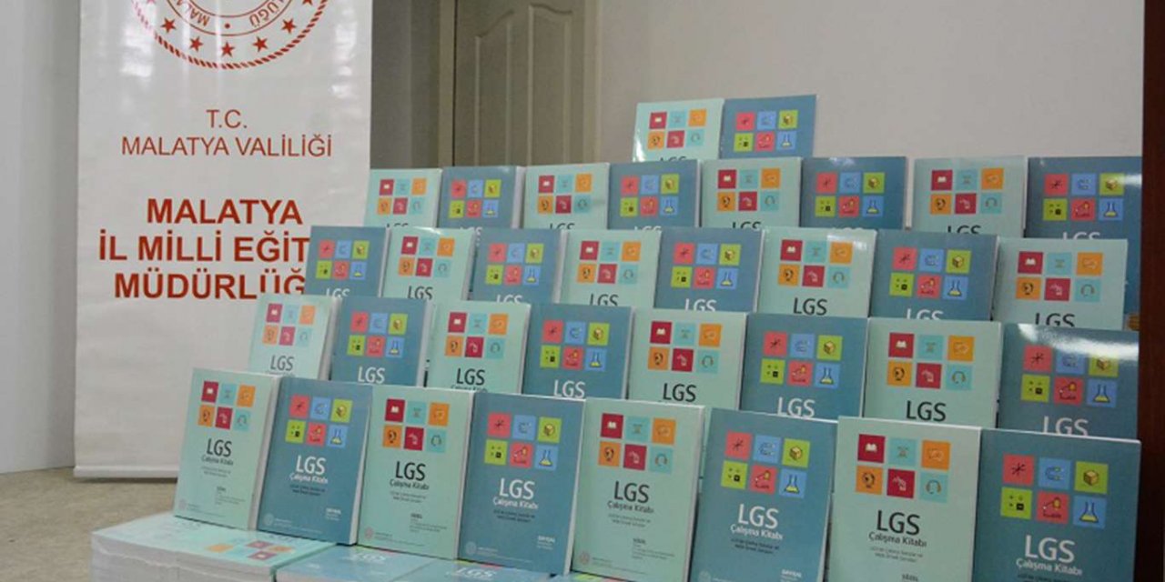 ​ Malatya'da bir okulun basımını yaptığı hazırlık kitapların tanıtımı yapıldı